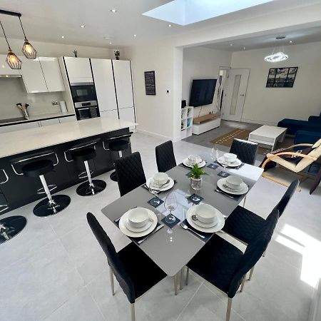 Willa Wembley Stadium 5 Star Brand New Luxury Sleeps 14 With Parking Londyn Zewnętrze zdjęcie