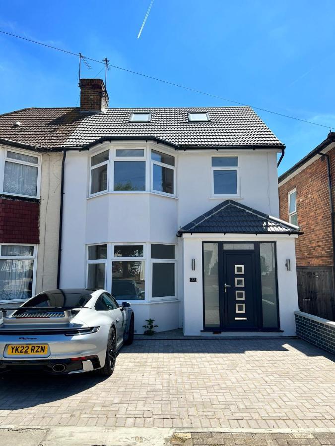 Willa Wembley Stadium 5 Star Brand New Luxury Sleeps 14 With Parking Londyn Zewnętrze zdjęcie