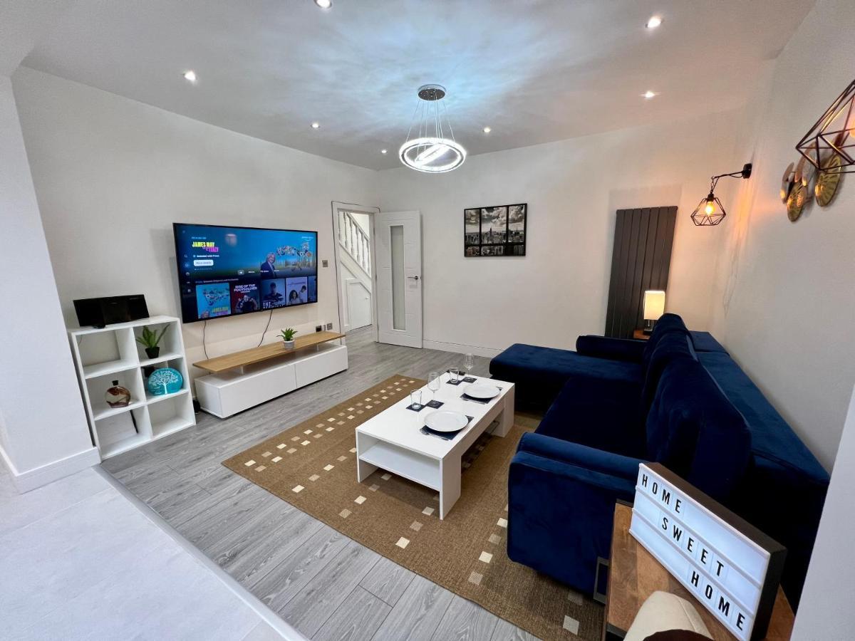 Willa Wembley Stadium 5 Star Brand New Luxury Sleeps 14 With Parking Londyn Zewnętrze zdjęcie