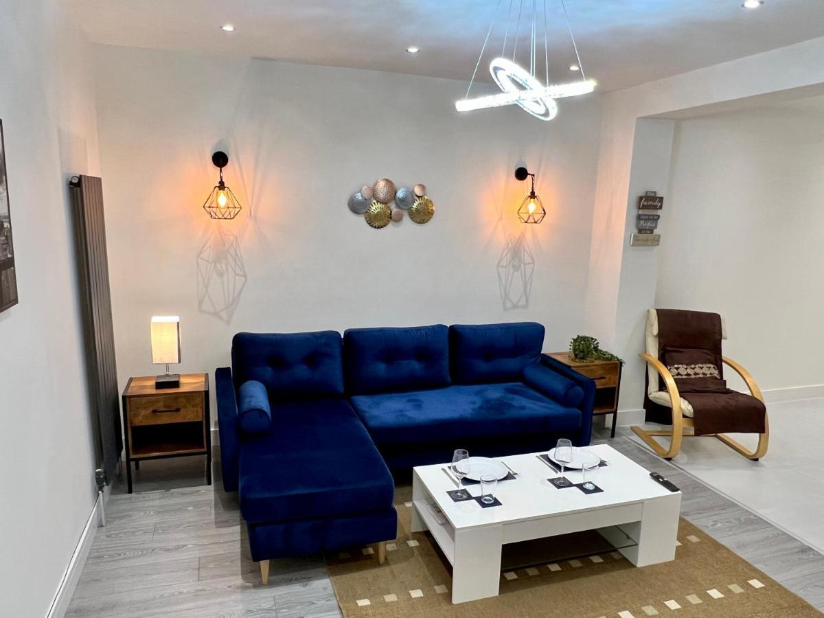 Willa Wembley Stadium 5 Star Brand New Luxury Sleeps 14 With Parking Londyn Zewnętrze zdjęcie