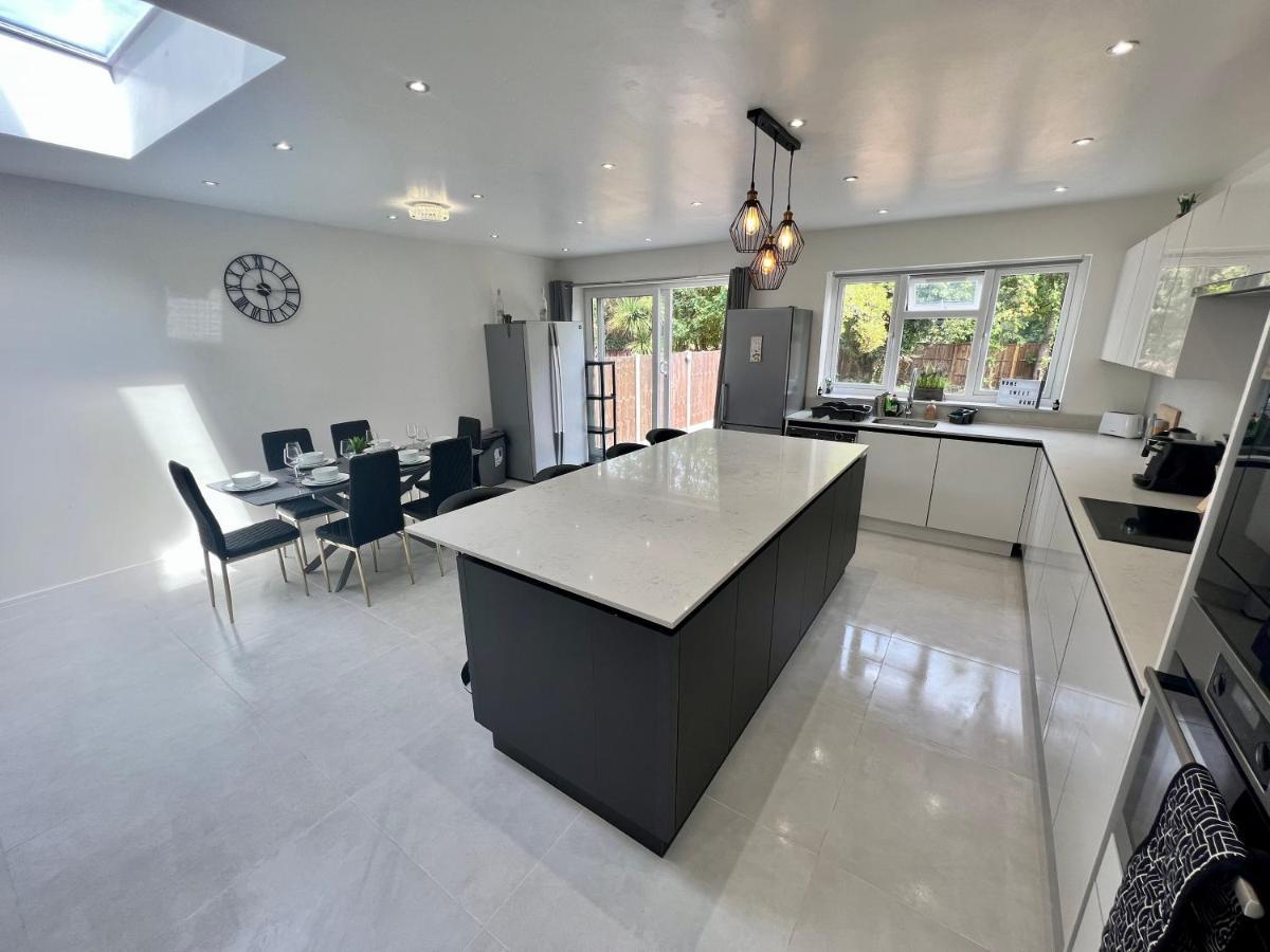 Willa Wembley Stadium 5 Star Brand New Luxury Sleeps 14 With Parking Londyn Zewnętrze zdjęcie