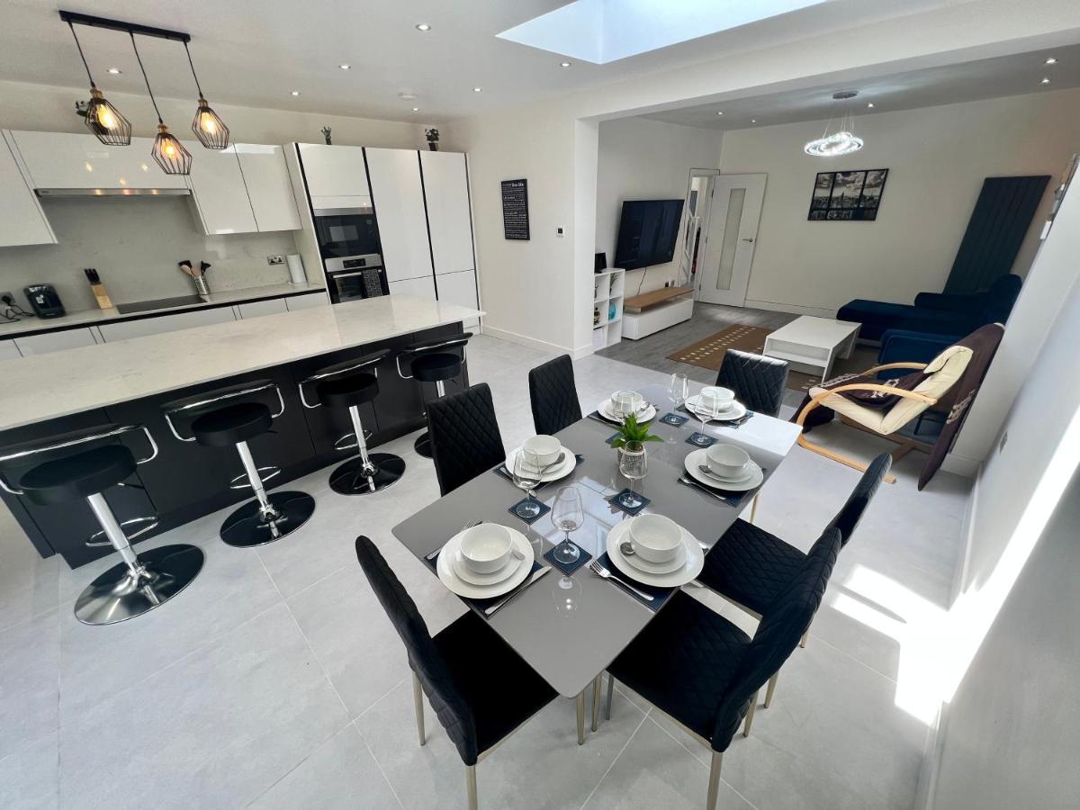 Willa Wembley Stadium 5 Star Brand New Luxury Sleeps 14 With Parking Londyn Zewnętrze zdjęcie