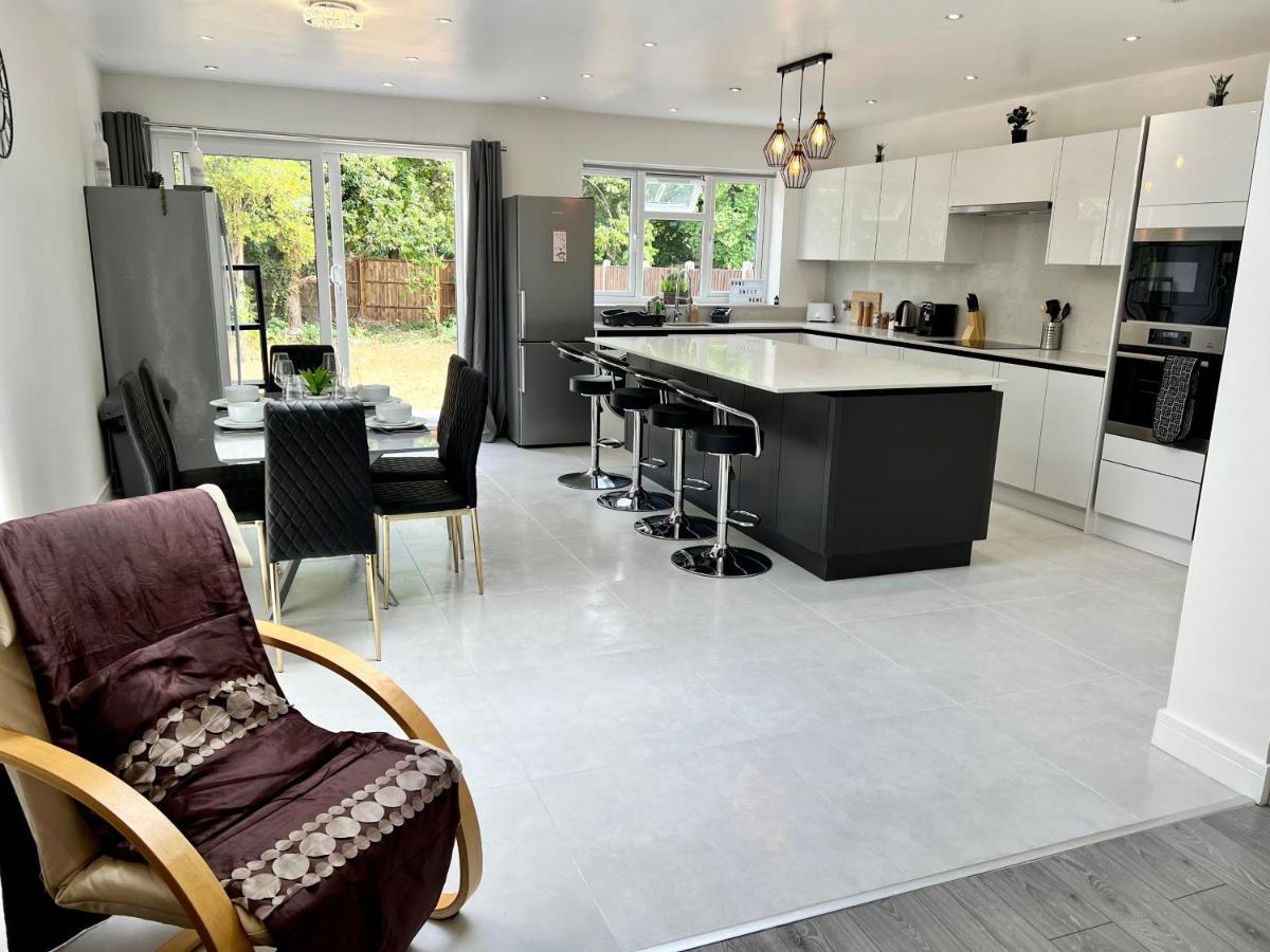 Willa Wembley Stadium 5 Star Brand New Luxury Sleeps 14 With Parking Londyn Zewnętrze zdjęcie