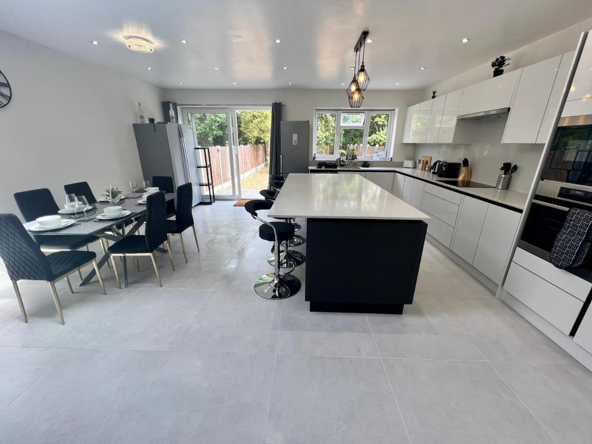 Willa Wembley Stadium 5 Star Brand New Luxury Sleeps 14 With Parking Londyn Zewnętrze zdjęcie