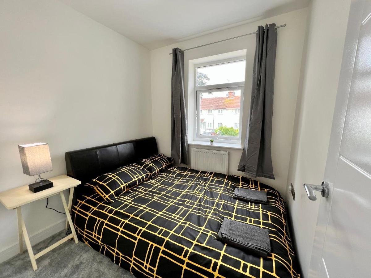 Willa Wembley Stadium 5 Star Brand New Luxury Sleeps 14 With Parking Londyn Zewnętrze zdjęcie