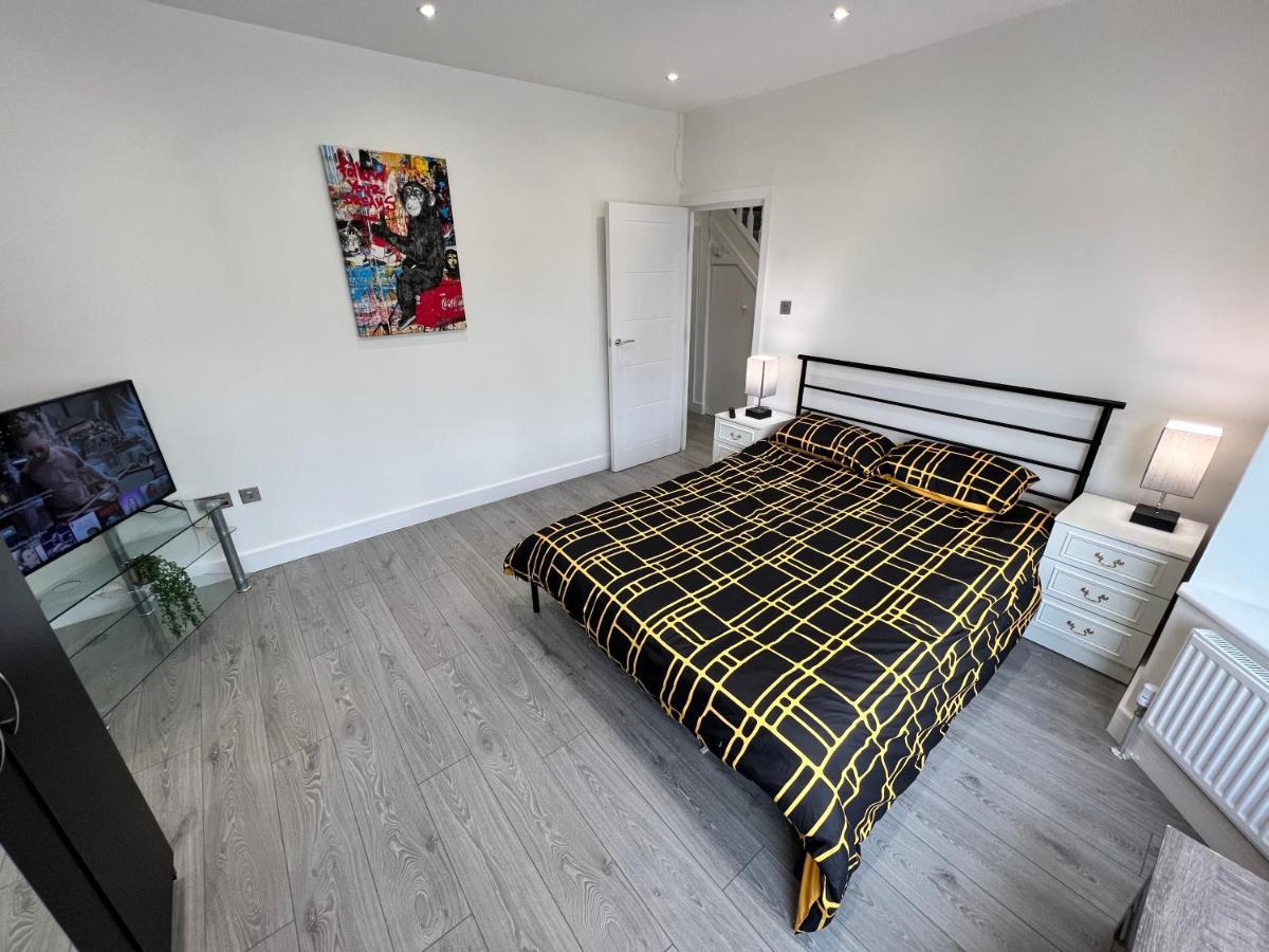 Willa Wembley Stadium 5 Star Brand New Luxury Sleeps 14 With Parking Londyn Zewnętrze zdjęcie