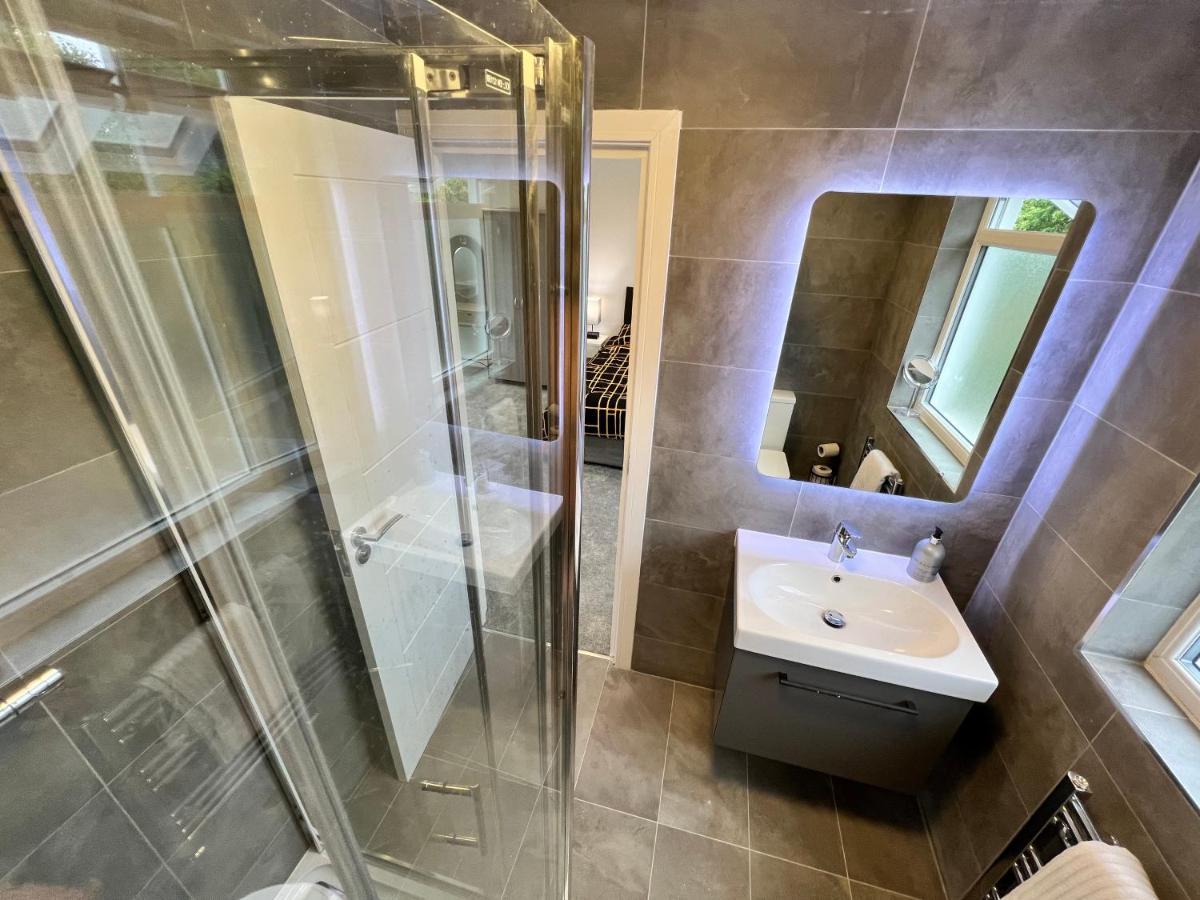 Willa Wembley Stadium 5 Star Brand New Luxury Sleeps 14 With Parking Londyn Zewnętrze zdjęcie