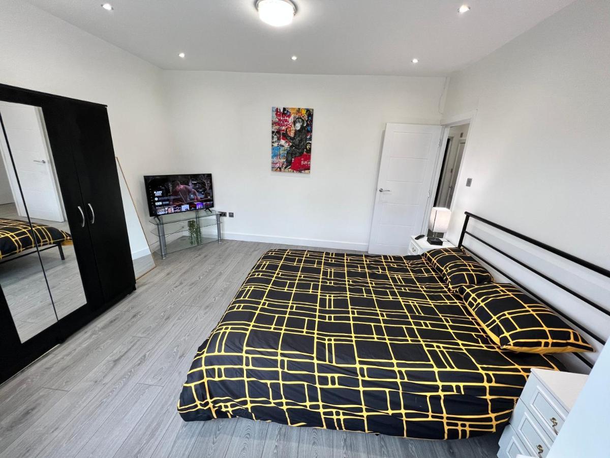 Willa Wembley Stadium 5 Star Brand New Luxury Sleeps 14 With Parking Londyn Zewnętrze zdjęcie