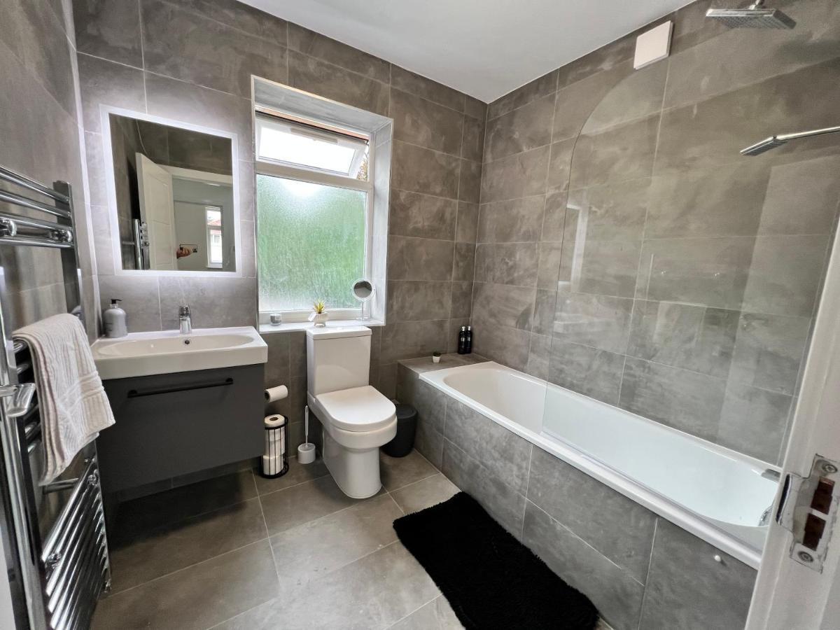 Willa Wembley Stadium 5 Star Brand New Luxury Sleeps 14 With Parking Londyn Zewnętrze zdjęcie